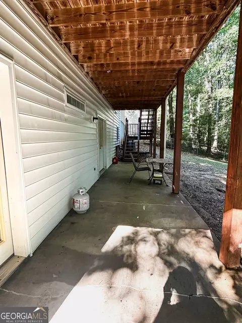Exterior - 1609 White Oak Dr, Winder, GA 30680 photo 4 of 17