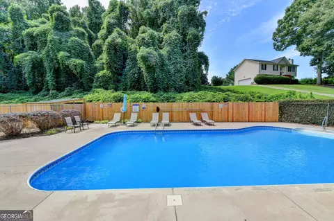 Exterior - 1609 White Oak Dr, Winder, GA 30680 photo 16 of 17