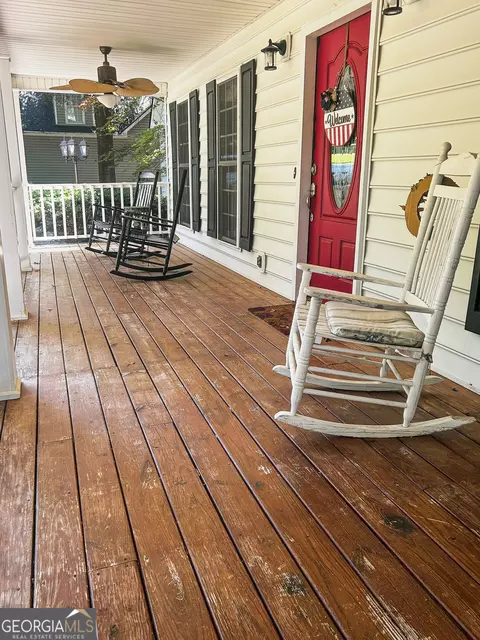 Exterior - 1609 White Oak Dr, Winder, GA 30680 photo 3 of 17