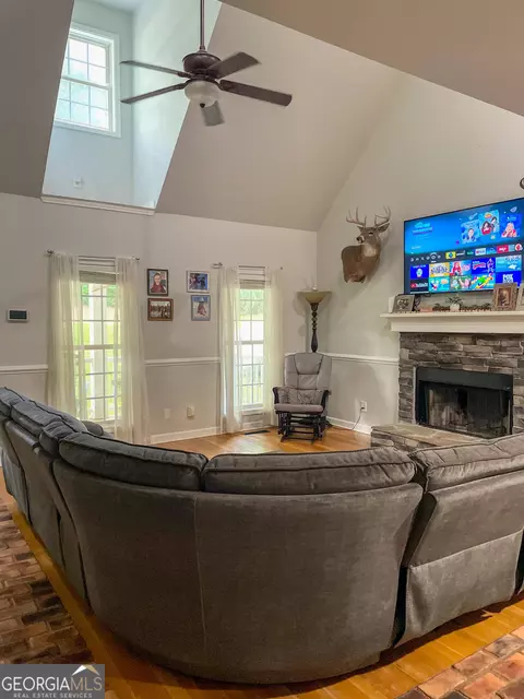 Living - 1609 White Oak Dr, Winder, GA 30680 photo 2 of 2