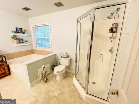 Bath - 1609 White Oak Dr, Winder, GA 30680 photo 2 of 6