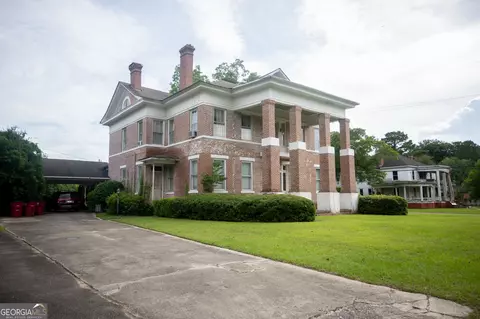 35 Kibbee St, Hawkinsville, GA 31036