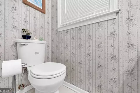 Bath - 751 Collier Rd, Toccoa, GA 30577 photo 2 of 4