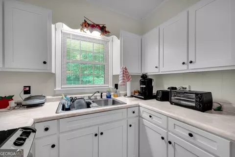 Kitchen - 751 Collier Rd, Toccoa, GA 30577 photo 2 of 3