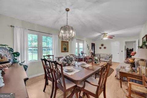 Dining - 751 Collier Rd, Toccoa, GA 30577 photo 2 of 3