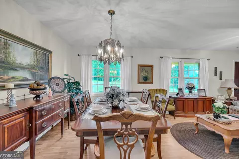 Dining - 751 Collier Rd, Toccoa, GA 30577 photo 3 of 3