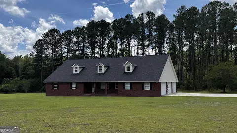 144 Live Oak Ln, Claxton, GA 30417