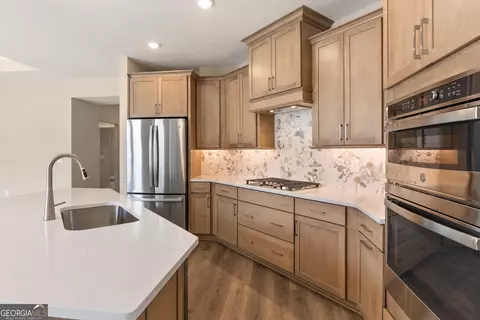 Kitchen - 3347 Fishpond Cir, Dacula, GA 30019 photo 2 of 2