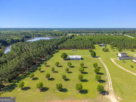 458 Waters Rd, Metter, GA 30439