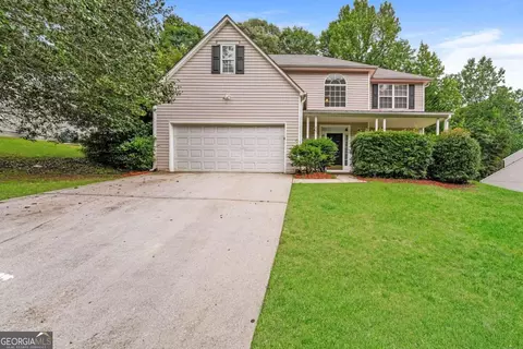 827 Shadow Lake Dr, Lithonia, GA 30058