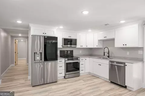 Kitchen - 11637 Brown Bridge Rd, Covington, GA 30016 photo 5 of 8