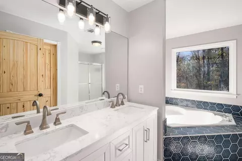 Bath - 11637 Brown Bridge Rd, Covington, GA 30016 photo 5 of 11