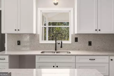 Kitchen - 11637 Brown Bridge Rd, Covington, GA 30016 photo 4 of 8
