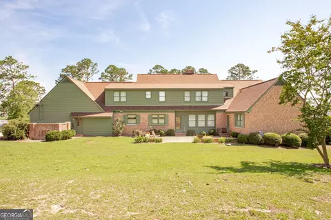 220 Lakeshore Dr, Alma, GA 31510