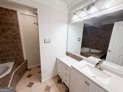 Bath - 160 Regency Dr, Bethlehem, GA 30620 photo 1 of 3