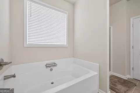 Bath - 249 Borders St, Jefferson, GA 30549 photo 3 of 4