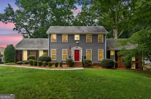 4352 White Oak Dr, Sugar Hill, GA 30518