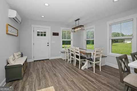 Dining - 137 Lynch Rd, Brooks, GA 30205 photo 2 of 2