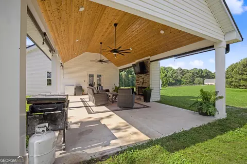 Exterior - 137 Lynch Rd, Brooks, GA 30205 photo 2 of 13