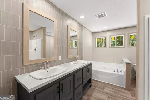 Bath - 6708 Eastwind Dr, Lula, GA 30554 photo 2 of 2