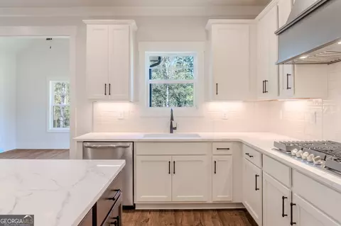 Kitchen - 109 River Ridge Walk, Monroe, GA 30656 photo 6 of 7