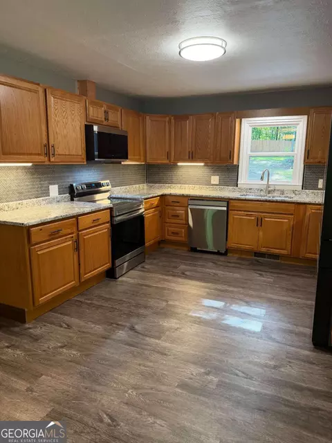 41 Reynolds St, Bremen, GA 30110