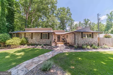 45 Lakepoint Dr, Dawsonville, GA 30534