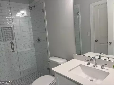 Bath - 1221 Bartlett Trce, Suwanee, GA 30024 photo 4 of 8