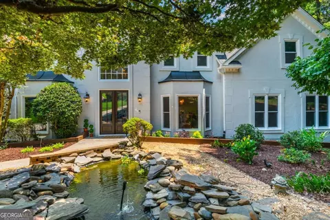 2865 Stoneglen Close, Roswell, GA 30076