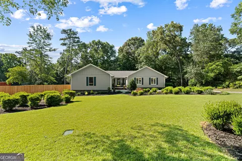 302 Smoke Rise Dr, Warner Robins, GA 31088