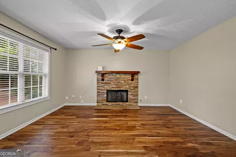 Living - 61 Thorne Berry Dr, Hampton, GA 30228 photo 2 of 3