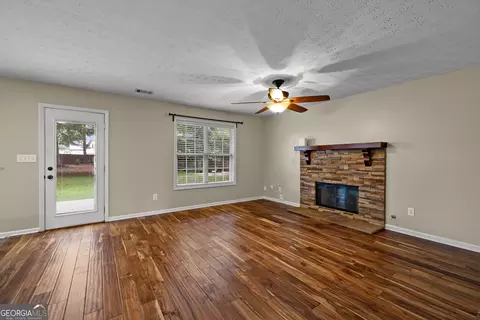 Living - 61 Thorne Berry Dr, Hampton, GA 30228 photo 1 of 3