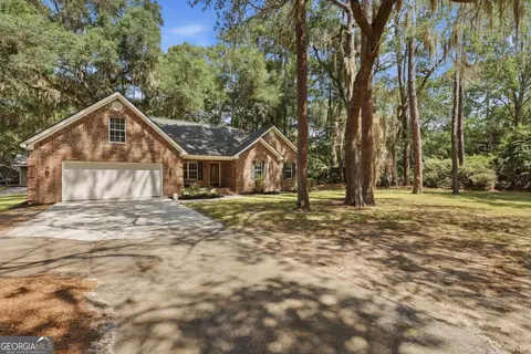 1002 Belle Island Rd, Richmond Hill, GA 31324