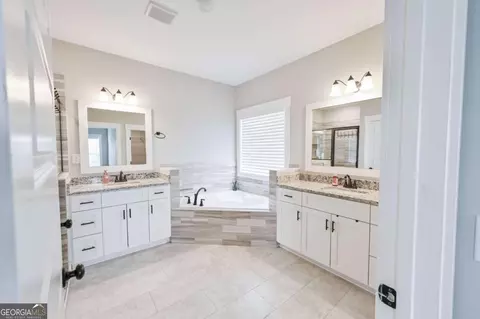 Bath - 1515 Gratis Rd, Monroe, GA 30656 photo 1 of 6