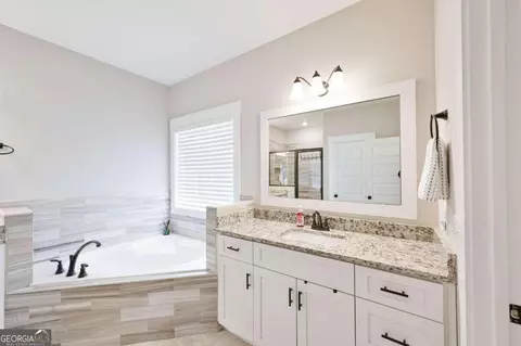 Bath - 1515 Gratis Rd, Monroe, GA 30656 photo 3 of 6