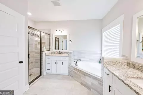 Bath - 1515 Gratis Rd, Monroe, GA 30656 photo 2 of 6