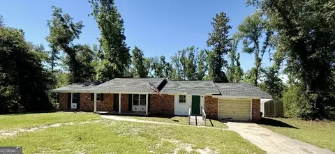2109 Maple Dr N, Vidalia, GA 30474