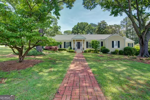 8 Fieldwood Rd NE, Rome, GA 30161