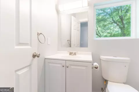 Bath - 808 Davis St, Monroe, GA 30655 photo 2 of 2