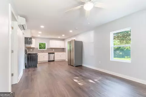 Living - 808 Davis St, Monroe, GA 30655 photo 1 of 3
