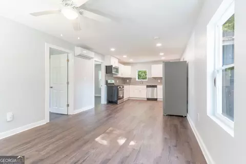 Living - 808 Davis St, Monroe, GA 30655 photo 2 of 3