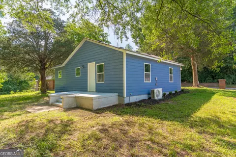 Exterior - 808 Davis St, Monroe, GA 30655 photo 4 of 9