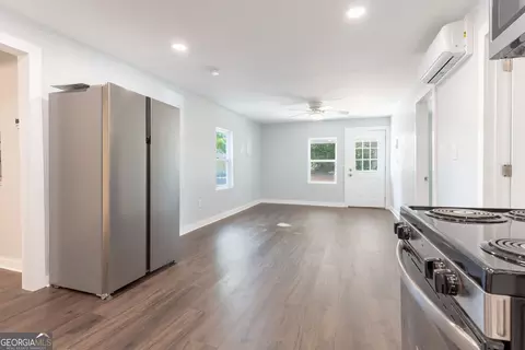Living - 808 Davis St, Monroe, GA 30655 photo 3 of 3