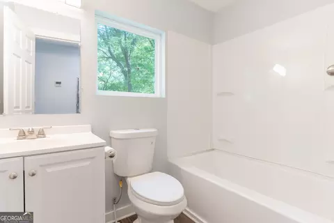 Bath - 808 Davis St, Monroe, GA 30655 photo 1 of 2
