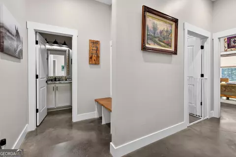 Entry Way - 289 Maple Dr, Williamson, GA 30292 photo 5 of 8