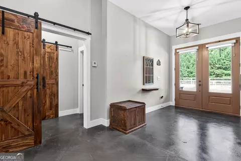 Entry Way - 289 Maple Dr, Williamson, GA 30292 photo 7 of 8
