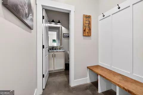 Entry Way - 289 Maple Dr, Williamson, GA 30292 photo 3 of 8