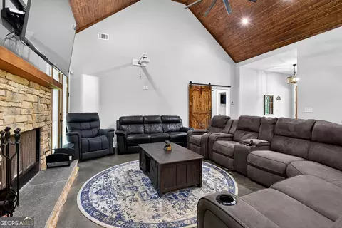 Living - 289 Maple Dr, Williamson, GA 30292 photo 1 of 3