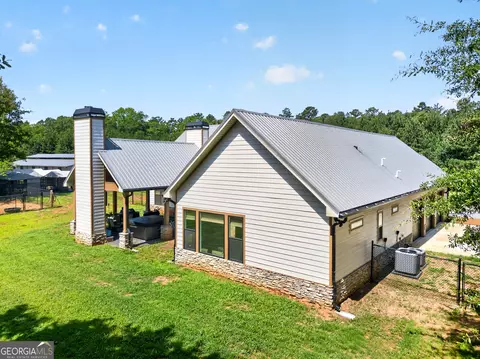 Exterior - 289 Maple Dr, Williamson, GA 30292 photo 4 of 22