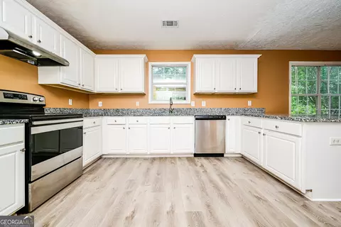 Kitchen - 3807 Button Gate Ct, Lithonia, GA 30038 photo 2 of 2